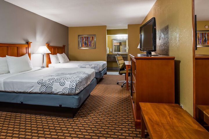 Room 8 of 32