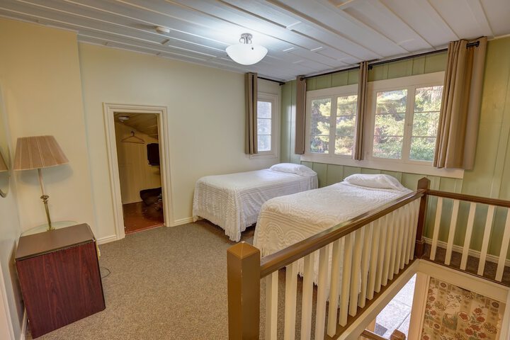 Room 151 of 187