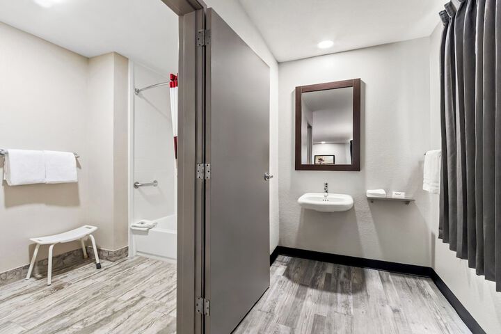 Room 8 of 28