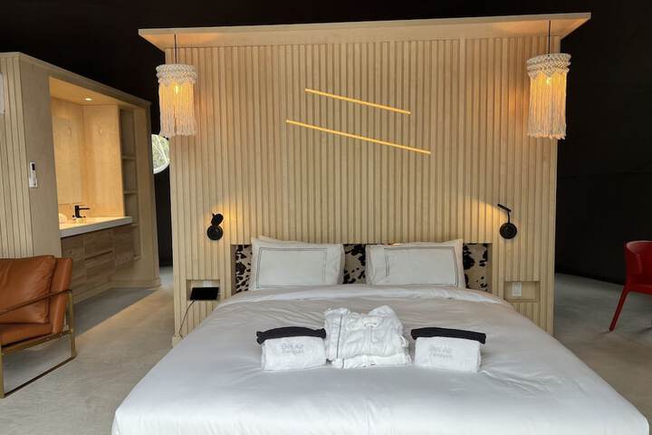Room 183 of 325