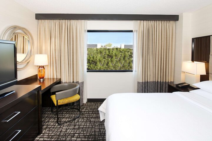 Room 33 of 65