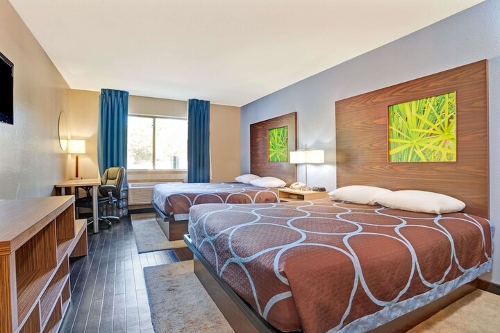 Room 8 of 19