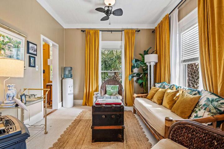 Old Carrabelle Hotel Flamingo Suite