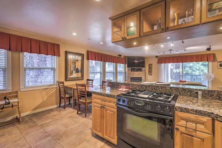 3 Mi to Skiing! Incline Village Retreat w / Sauna