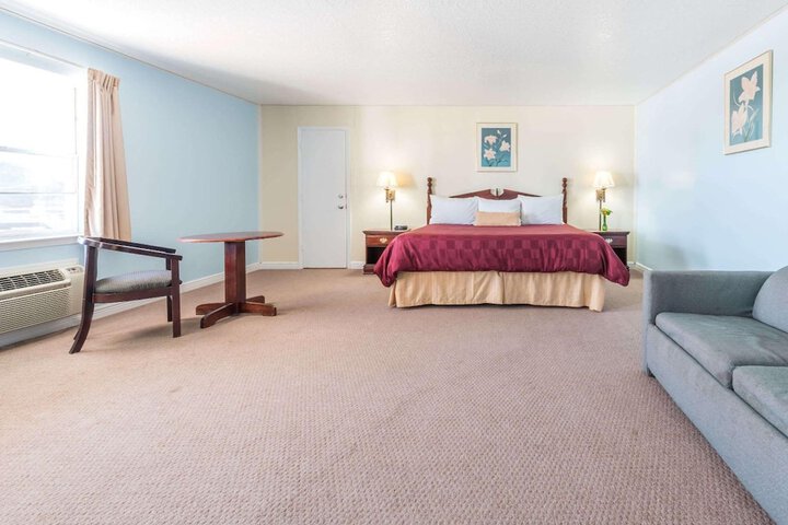 Room 27 of 35