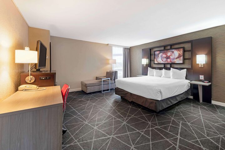Room 13 of 34
