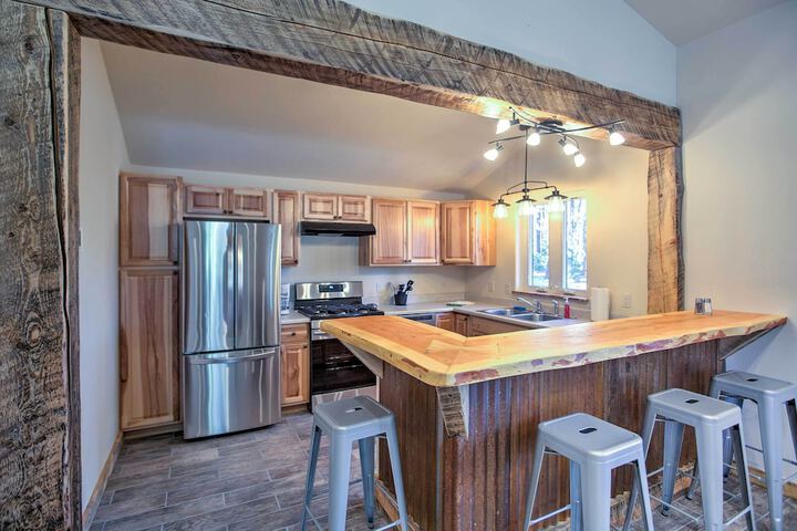 Mancos Cabin Rental on 80 Acres w / Mountain View!