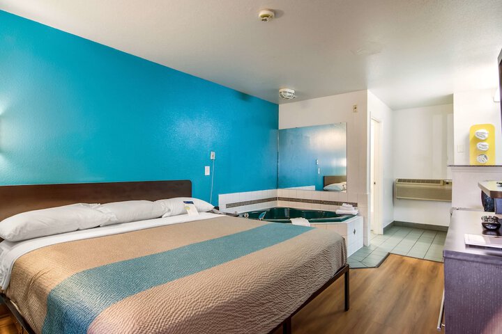 Room 18 of 30