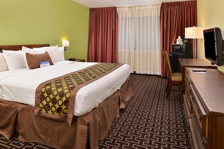 Room 17 of 24