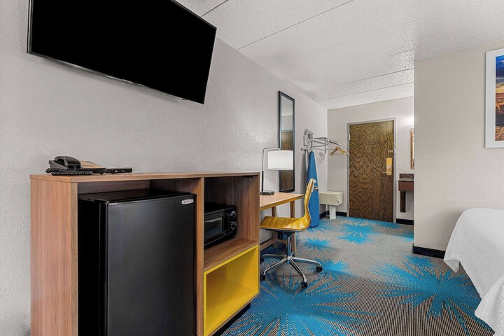 Room 18 of 40