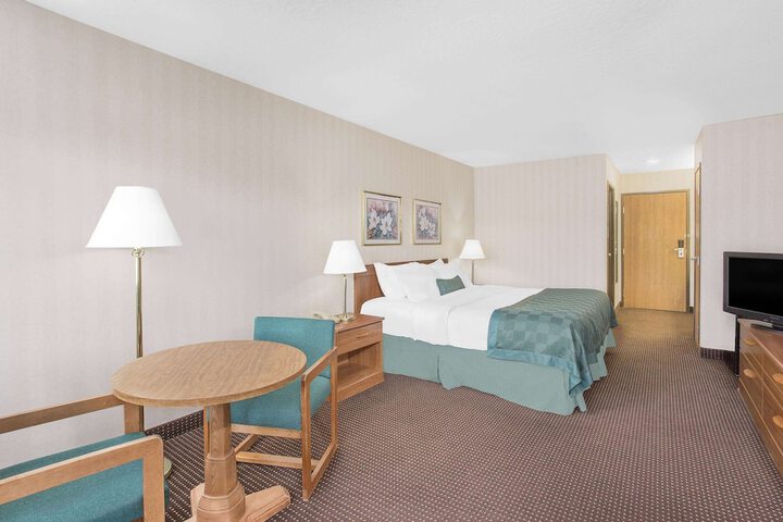 Room 25 of 37
