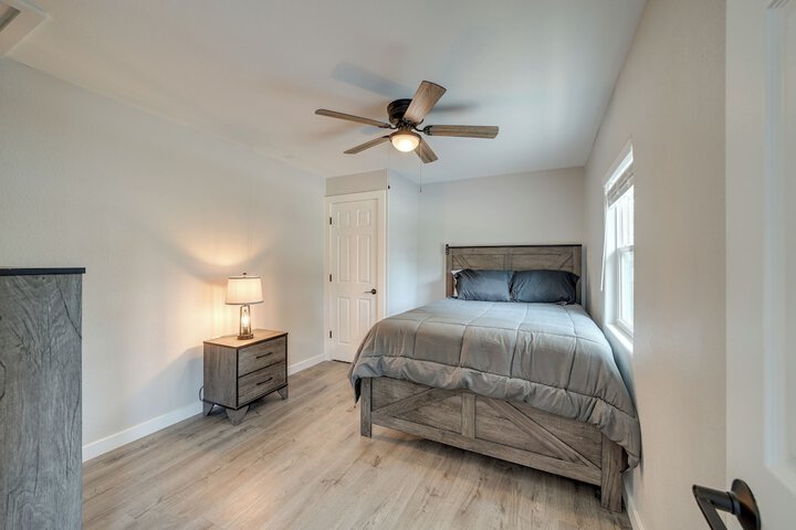 Waterfront Grove Retreat w / Dock: cedar Ridge'