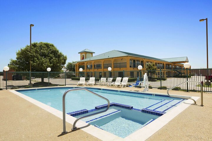 Pool 4 of 12