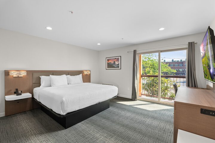 Sandpoint Hotel & Suites Downtown