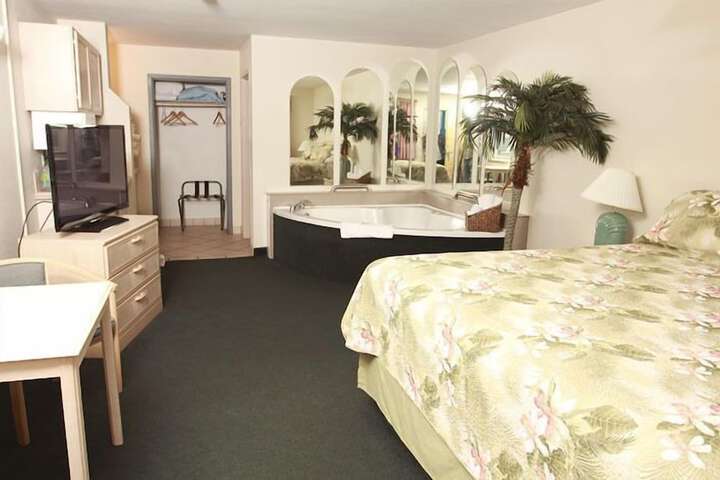 Room 17 of 33