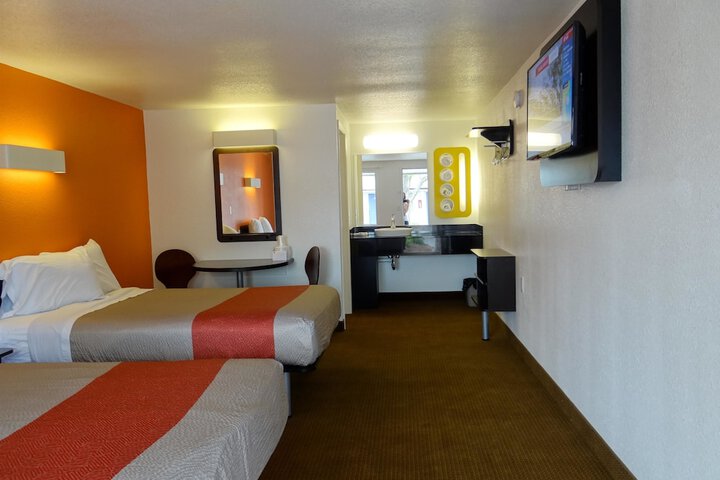 Room 12 of 30