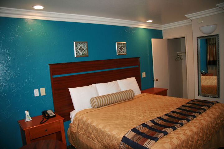 Room 17 of 49