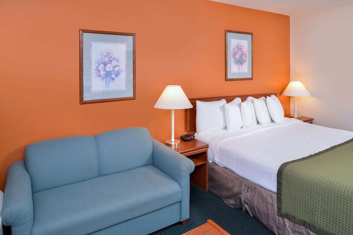 Travelodge Suites by Wyndham Newberg