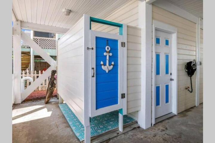 Aqua Haven - Second Street from Beach Home