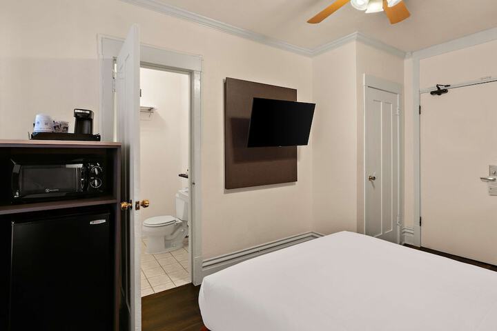 Room 21 of 45