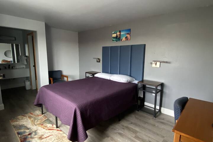 Room 33 of 49