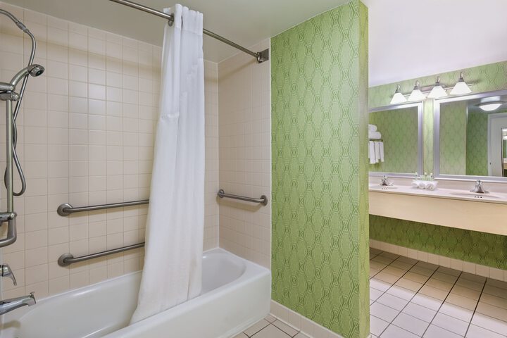 Room 14 of 37