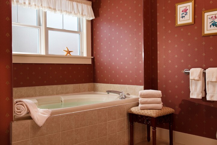 Brook Farm Inn