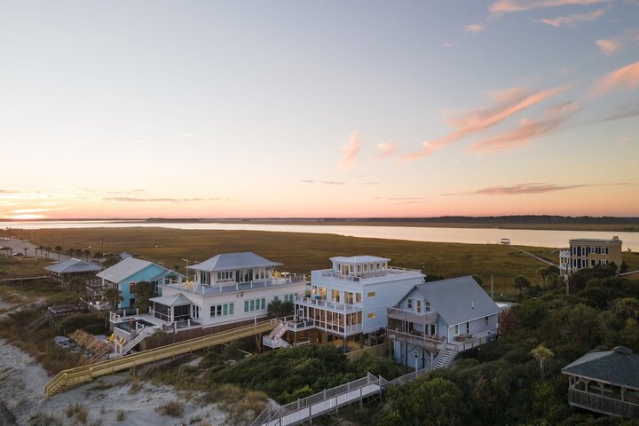 Oceans Eye by Avantstay Beach Front Home w / Roof Top Pool & Putting Green!