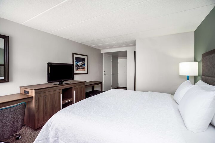Room 6 of 25