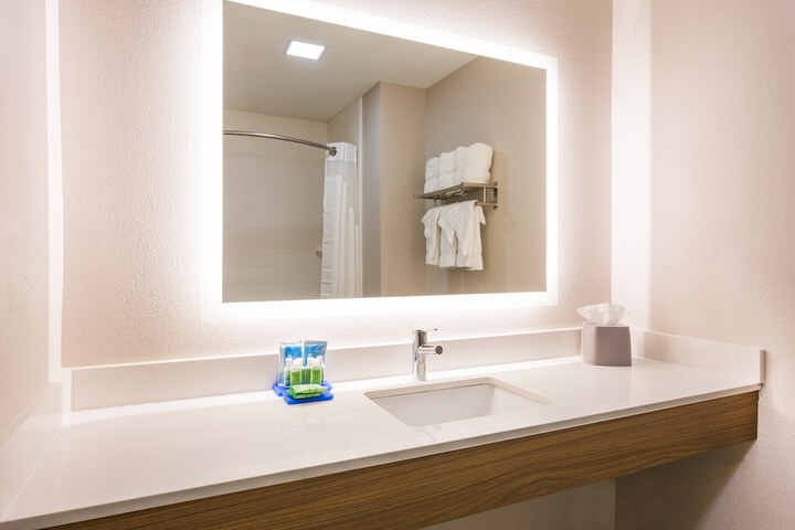 Holiday Inn Express Plymouth by IHG