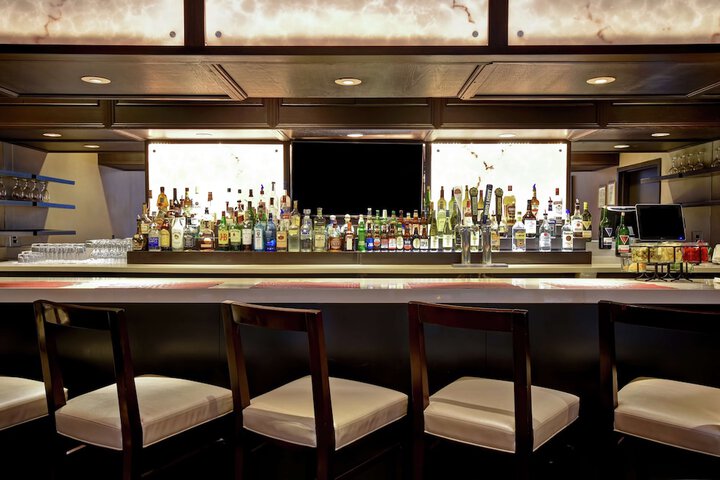 Lounge 45 of 52