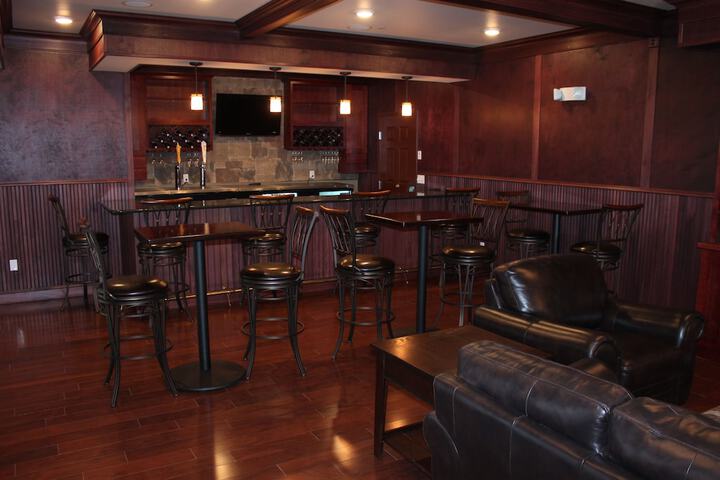 Lounge 50 of 54