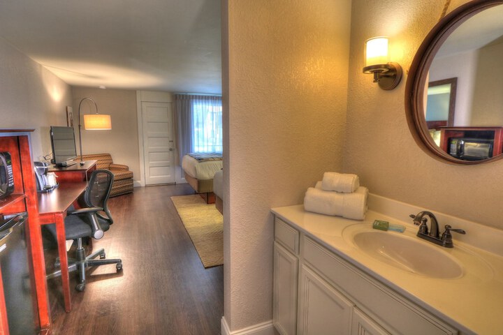 Room 27 of 59