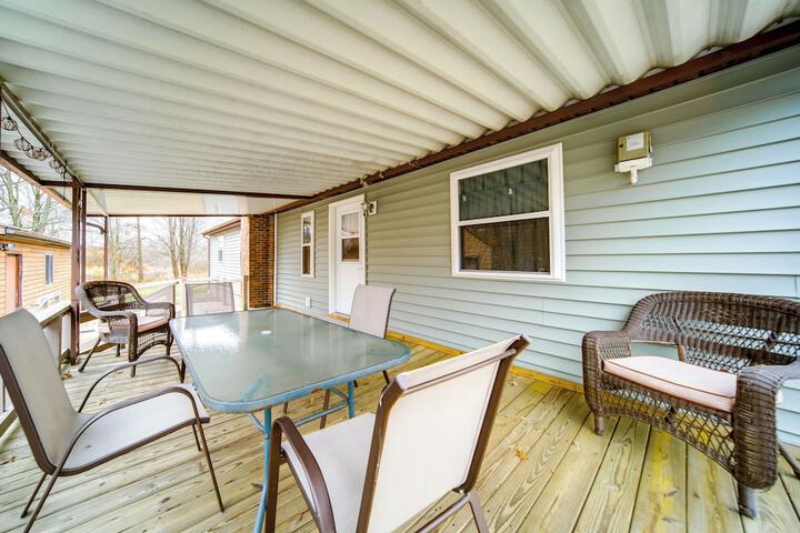 North Jackson Vacation Rental w / Wraparound Deck!