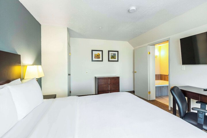 Room 28 of 51