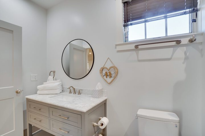 2 Mi to Town: Castle Rock Retreat w / Fireplace!