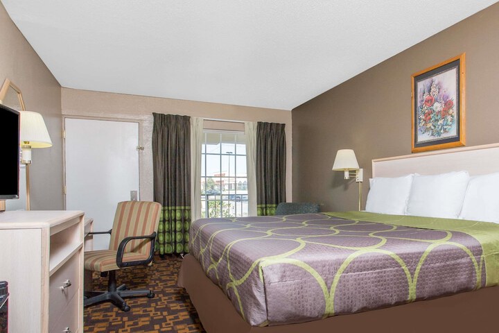 Room 16 of 18