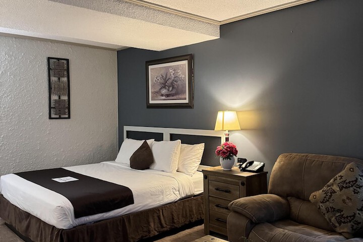 Divya Sutra Plaza and Conference Centre Vernon, BC