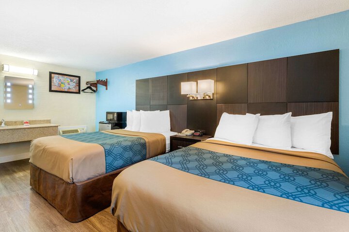 Room 12 of 25