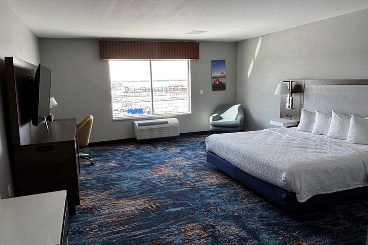 Hampton Inn & Suites Erie Bayfront