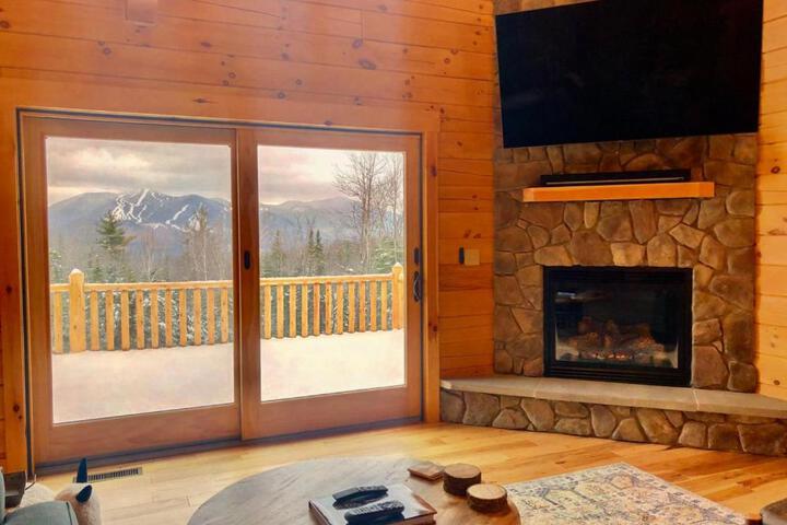 UV Log home with direct Cannon Mountain views Minutes to attractions Fireplace Pool Table AC