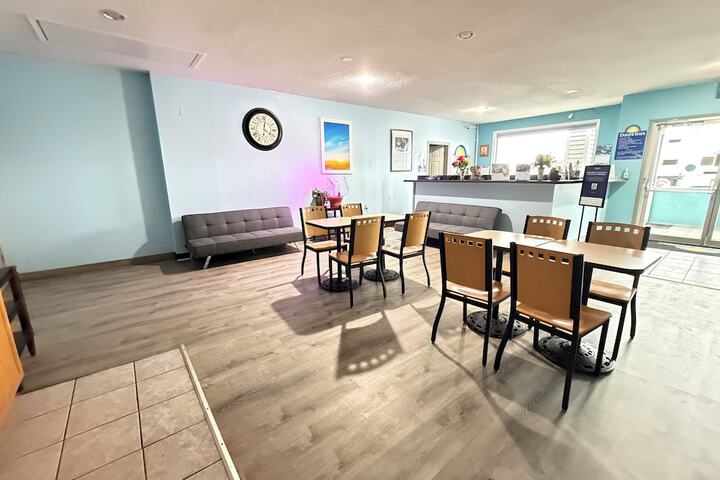 Days Inn by Wyndham Seymour