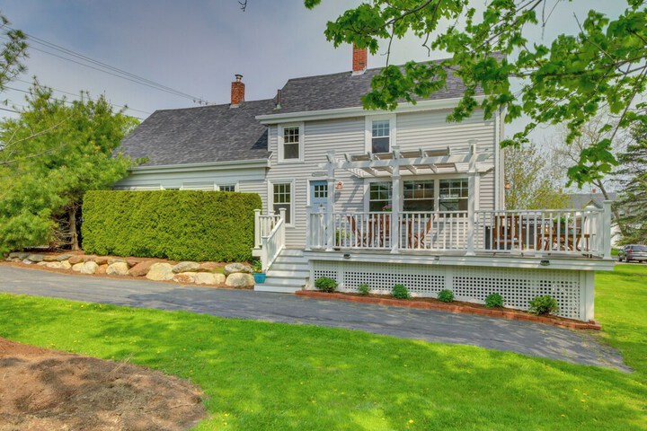 Rockland Home w / Deck 5 Mins to Historic Downtown!