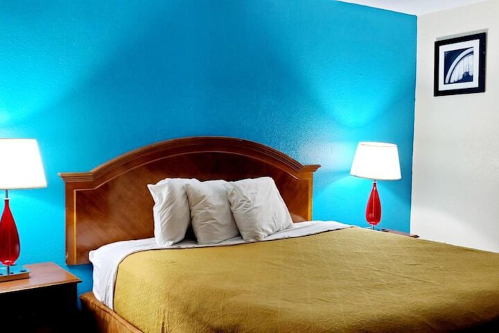 Room 17 of 30