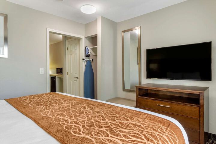Room 10 of 30