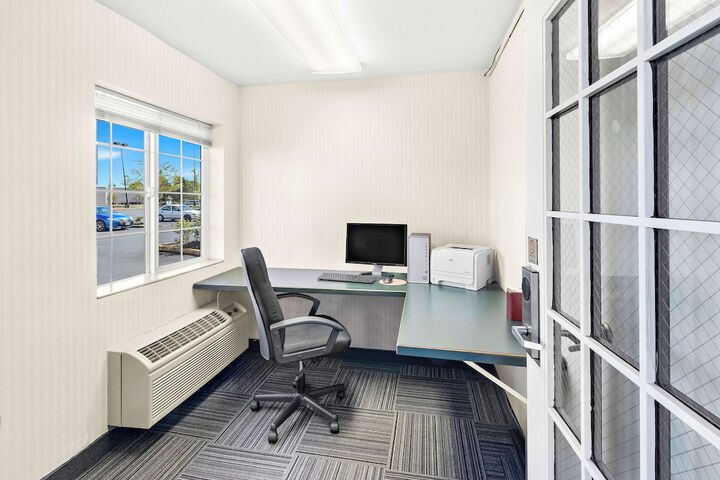 Business Center 36 of 36