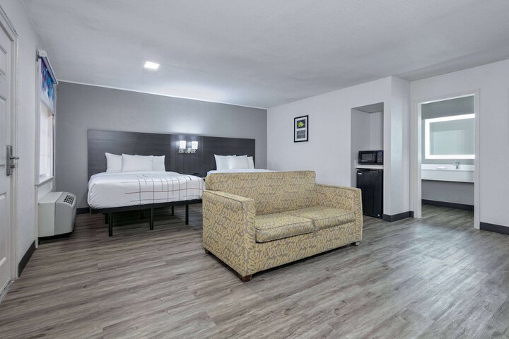 Room 31 of 102