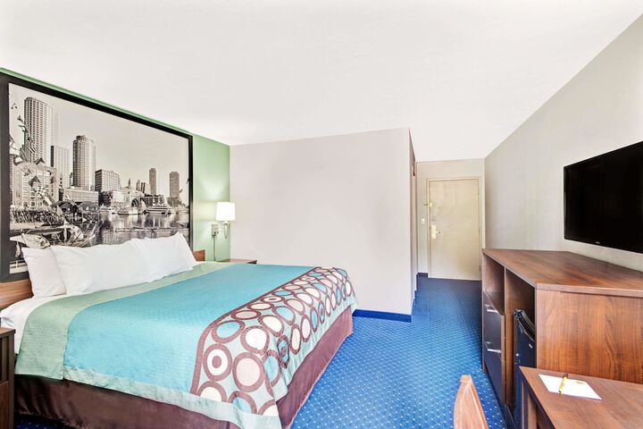 Room 10 of 17
