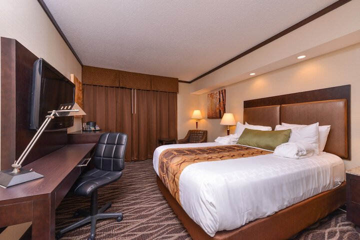 Room 13 of 35