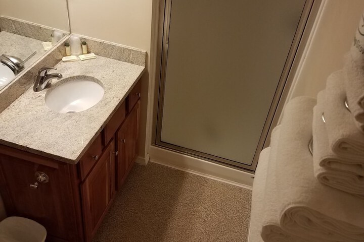 Room 33 of 82